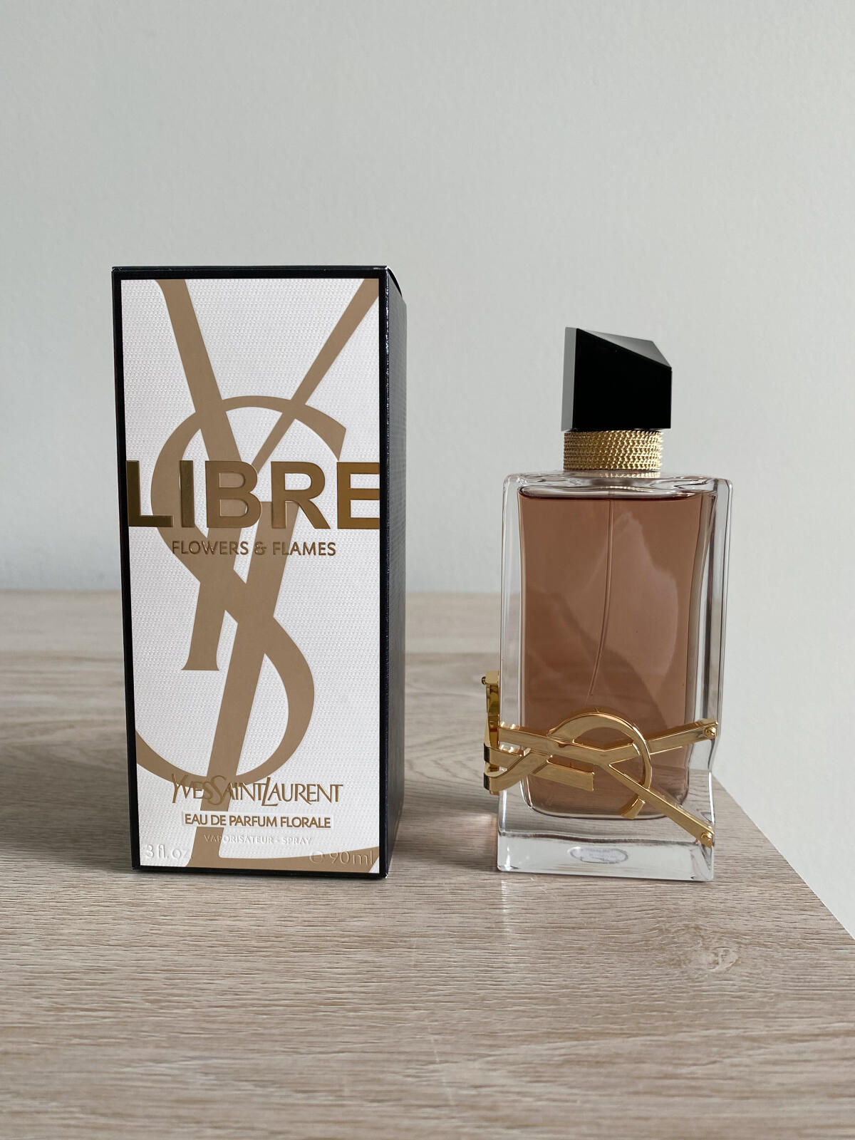 Libre Flowers & Flames Yves Saint Laurent